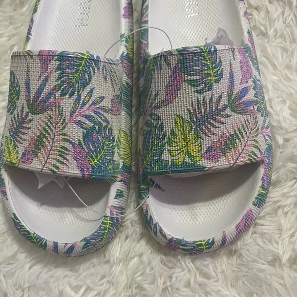 Slides Tropical Size 6 7 Or 11 - Picture 2 of 6